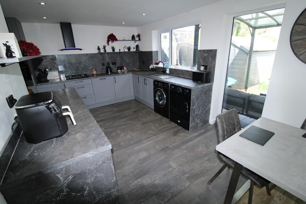 Property photo 3 of 15 Kitchen / Diner