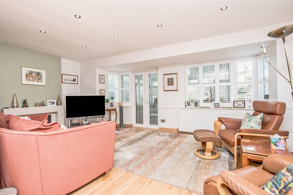 Property photo 3 of 33 Open Plan Living Room / Dining Area: