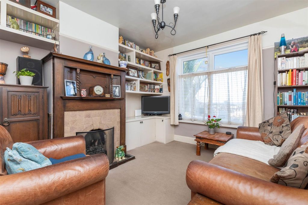 Property photo 3 of 13 Hollingbury Rise-1.Jpg