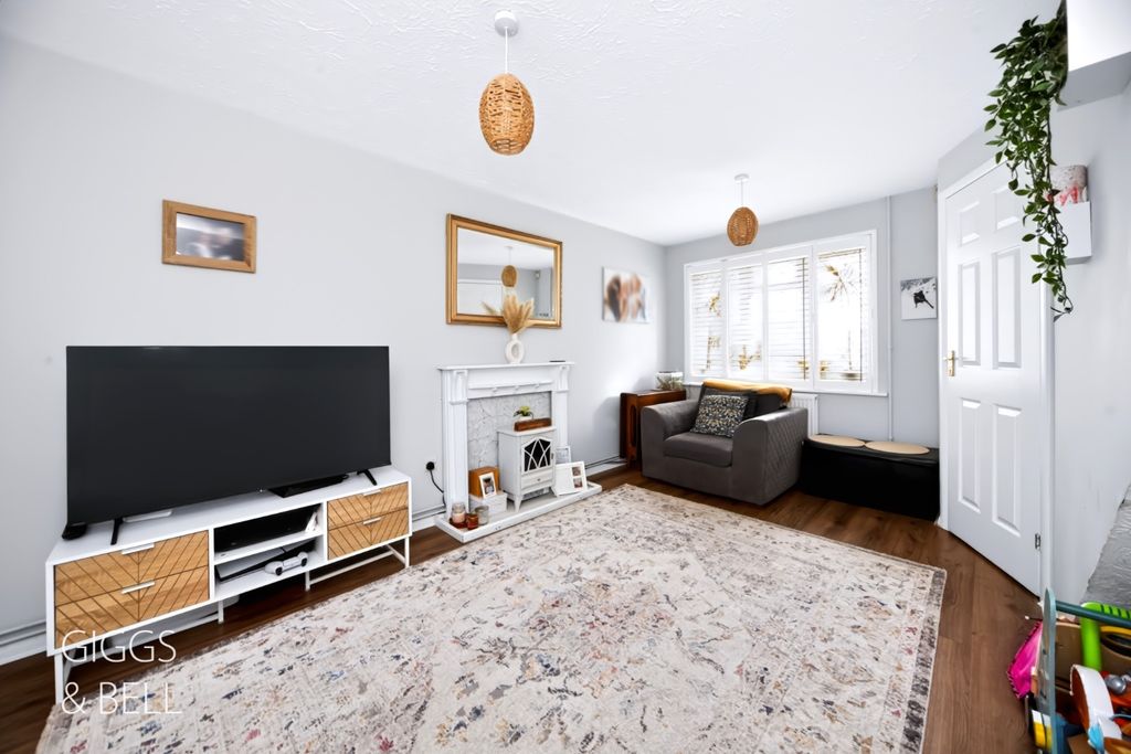 Property photo 2 of 19 5546681