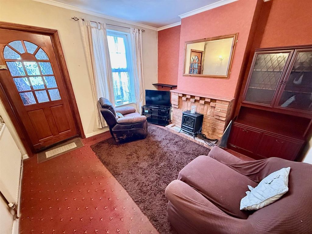 Property photo 2 of 11 Living Room