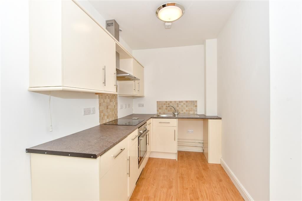 Property photo 1 of 7 Lounge/Kitchen