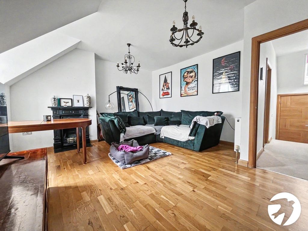 Property photo 3 of 8 Picture No. 12
