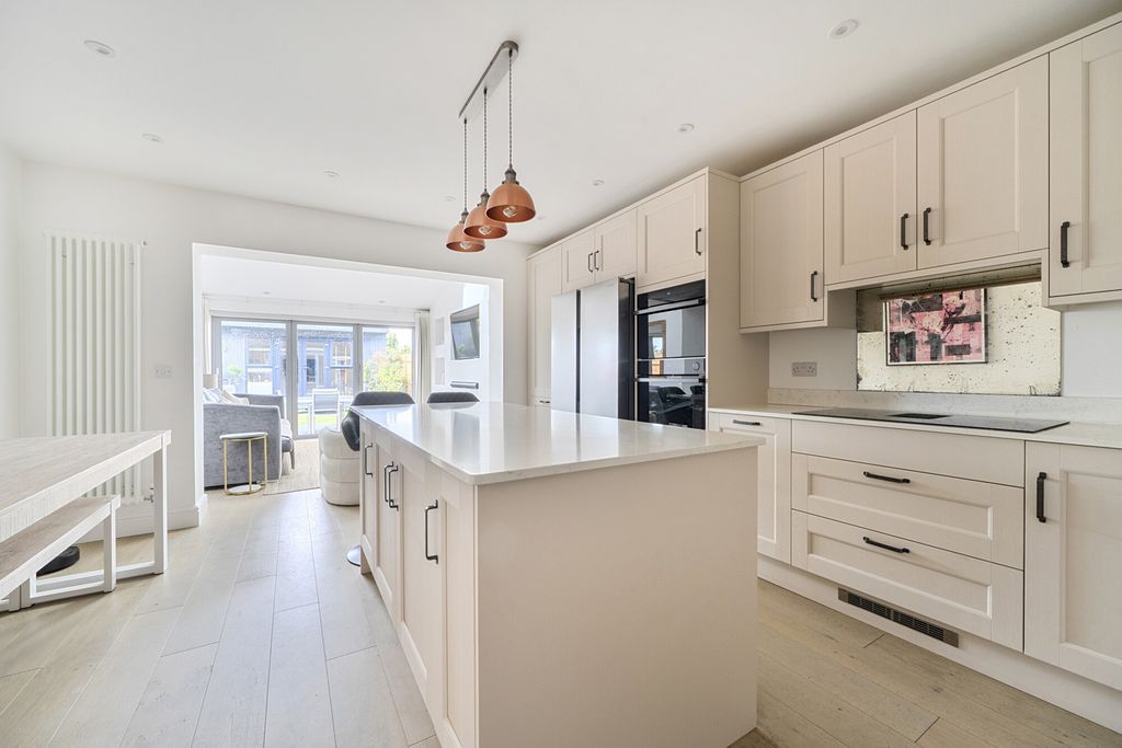Property photo 2 of 15 1463901-4-6A1Ea9F...