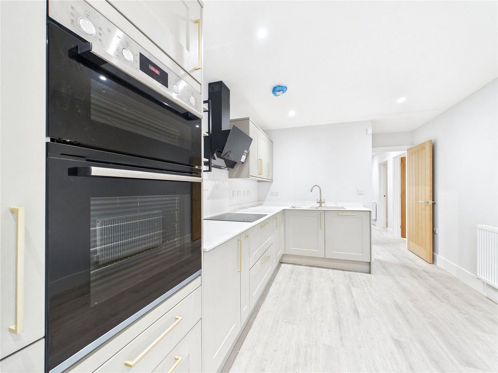 Property photo 2 of 10 Picture No. 21