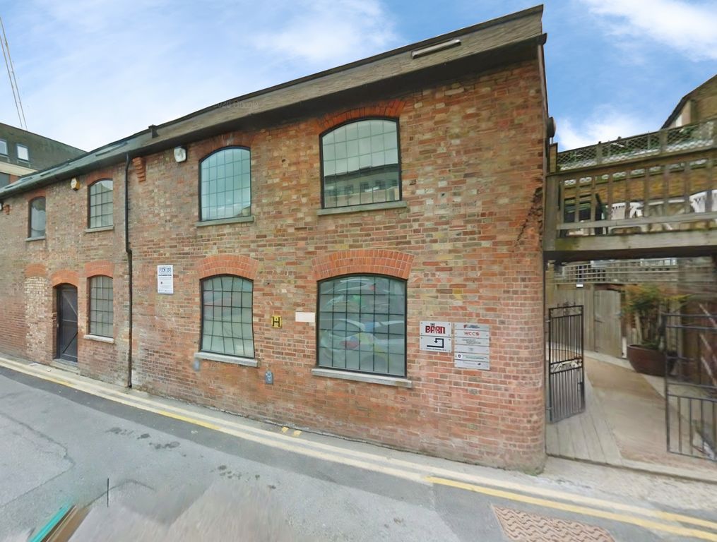 Property photo 1 of 4 Two Double Bedroom 1st Floor Flat To Rent