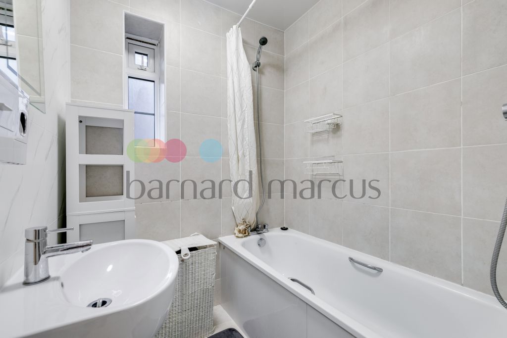 Property photo 1 of 7 Bathroom