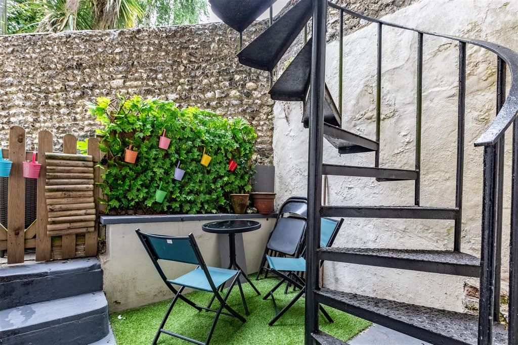 Property photo 2 of 8 Patio