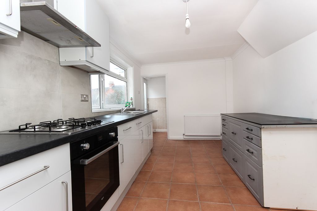 Property photo 2 of 10 Kitchen