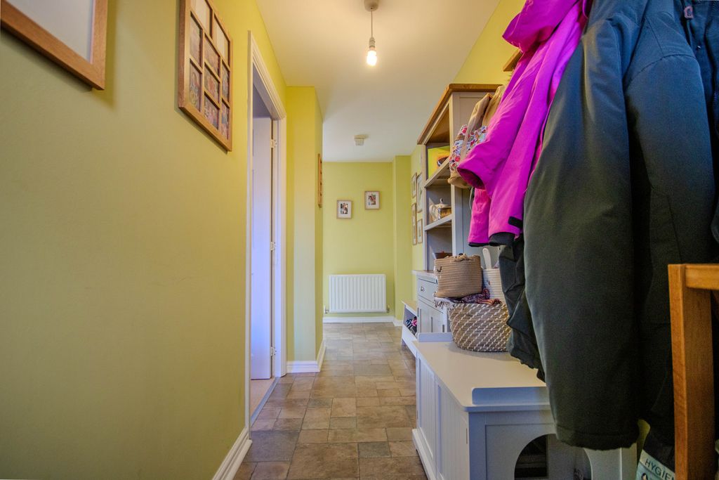 Property photo 3 of 36