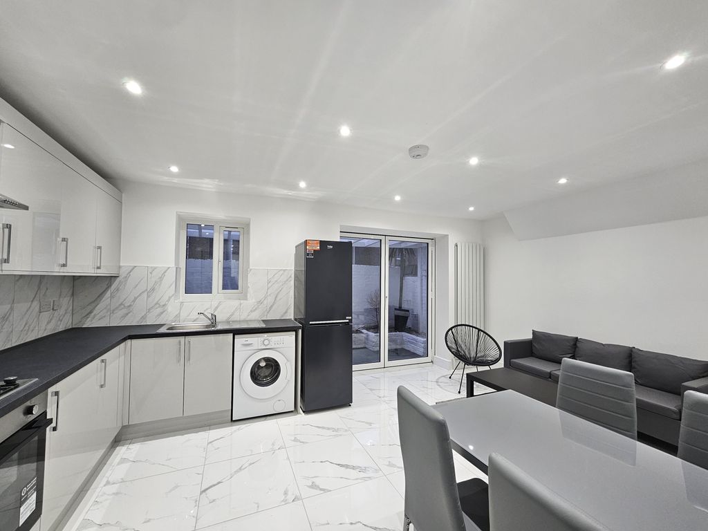 Property photo 3 of 7 Gallery