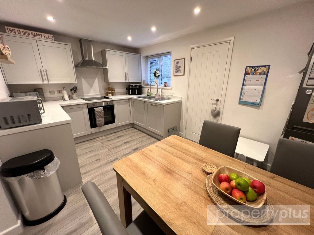 Property photo 2 of 16 Picture No. 12