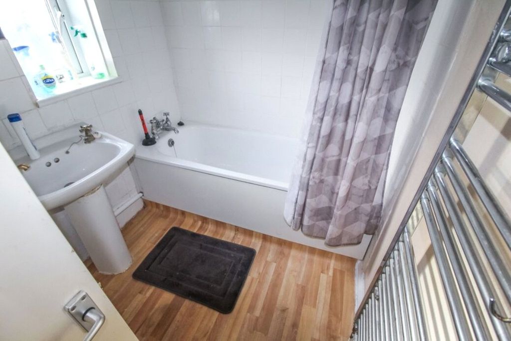 Property photo 3 of 8 Bathroom