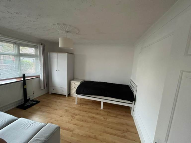 Property photo 1 of 2