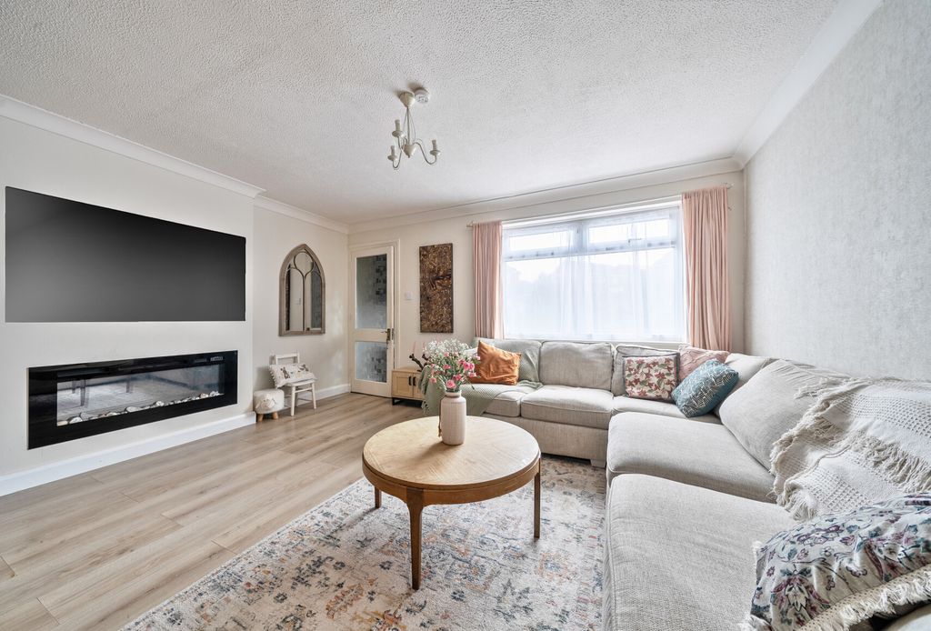 Property photo 2 of 17 Picture 2