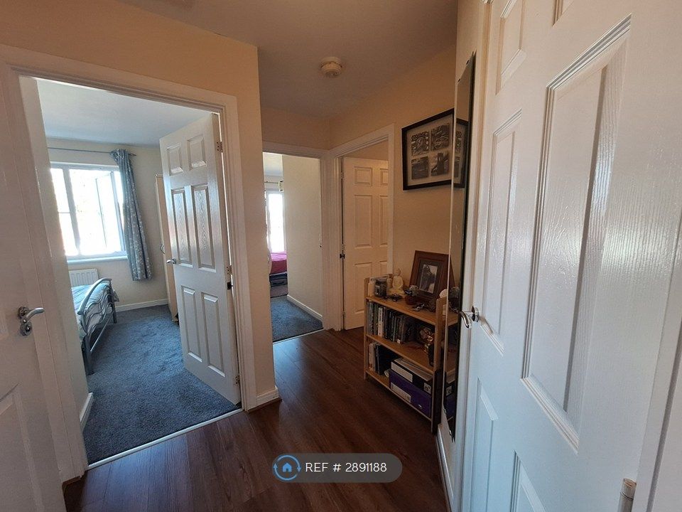 Property photo 3 of 11 Hall