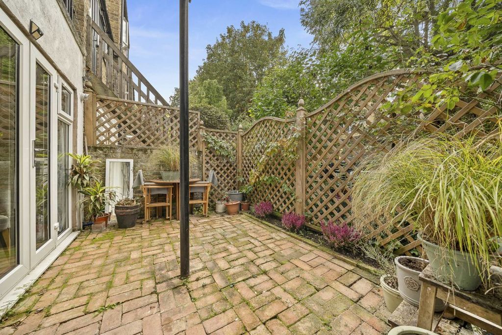 Property photo 3 of 8