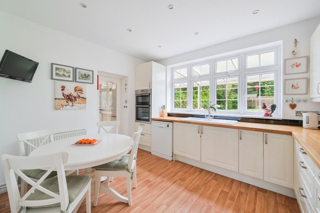 Property photo 3 of 25 Dorling Drive