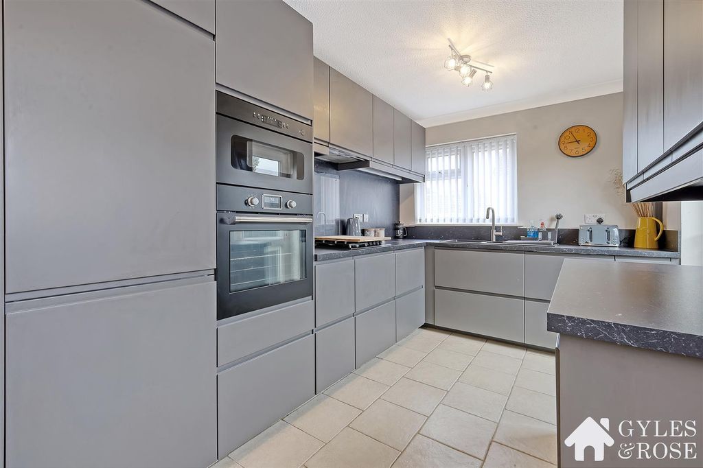 Property photo 1 of 17 Kitchen