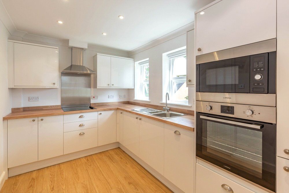 Property photo 2 of 9 Kitchen