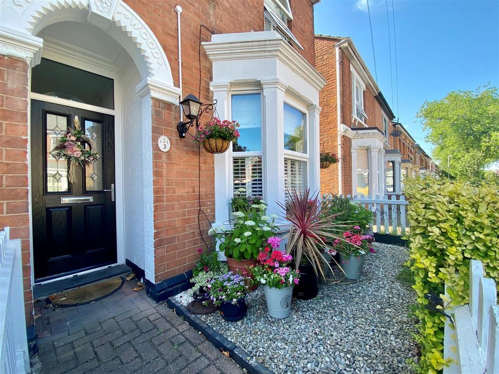 Property photo 1 of 12