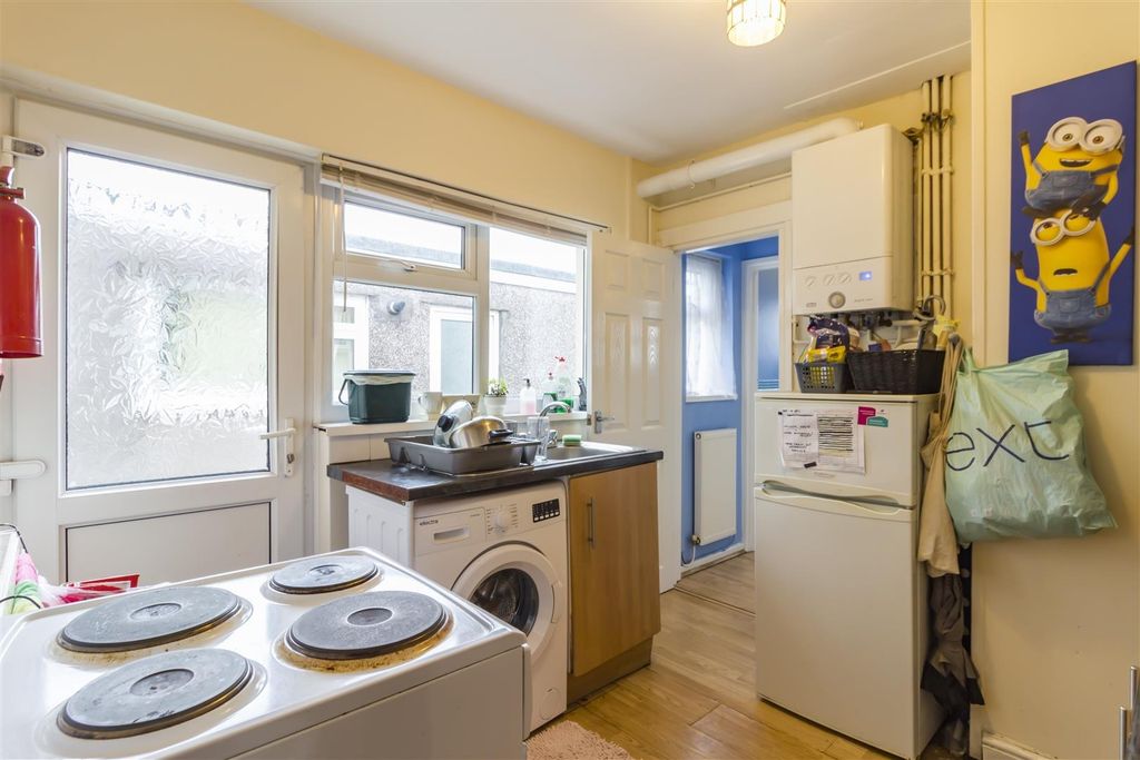 Property photo 2 of 8 Bright Kitchen With Essential Appliances...