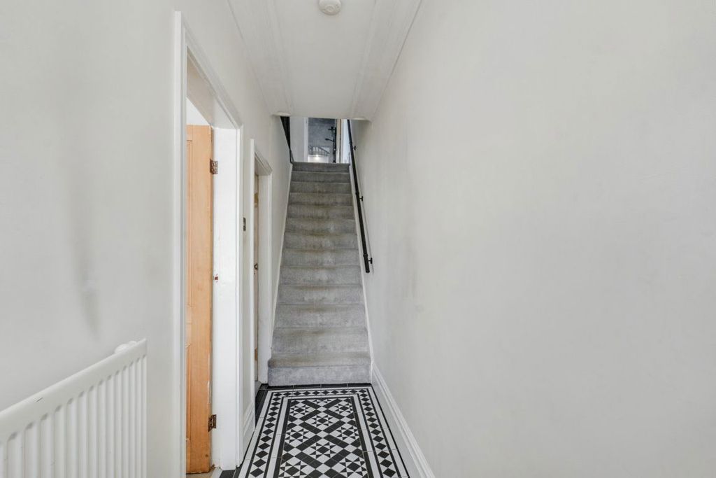 Property photo 2 of 29
