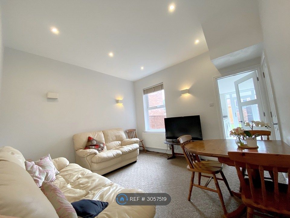 Property photo 2 of 11 Lounge
