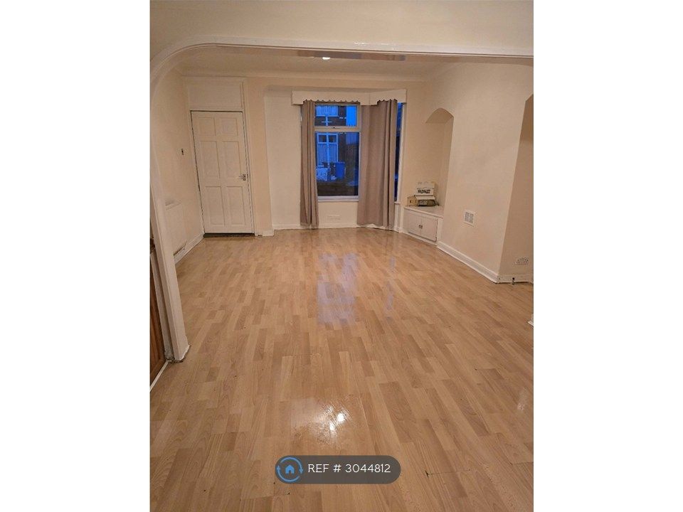 Property photo 2 of 6 Living Room