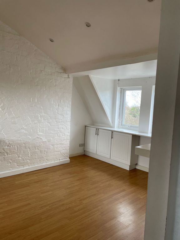 Property photo 3 of 7 Photo 4