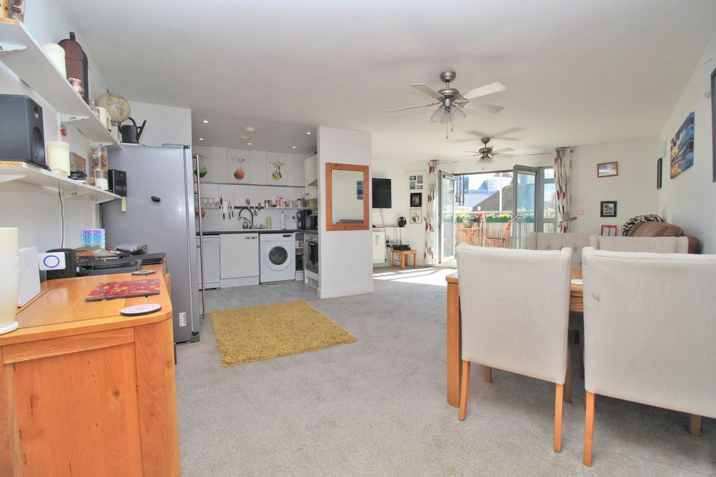 Property photo 2 of 19 81