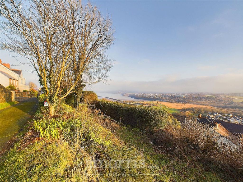 Property photo 3 of 33