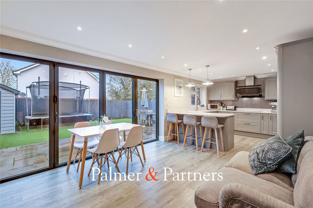 Property photo 3 of 25 Picture No. 28