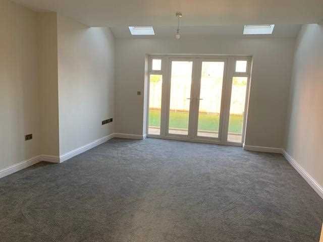 Property photo 3 of 8 Lounge