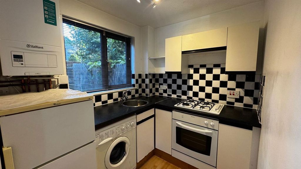 Property photo 2 of 6