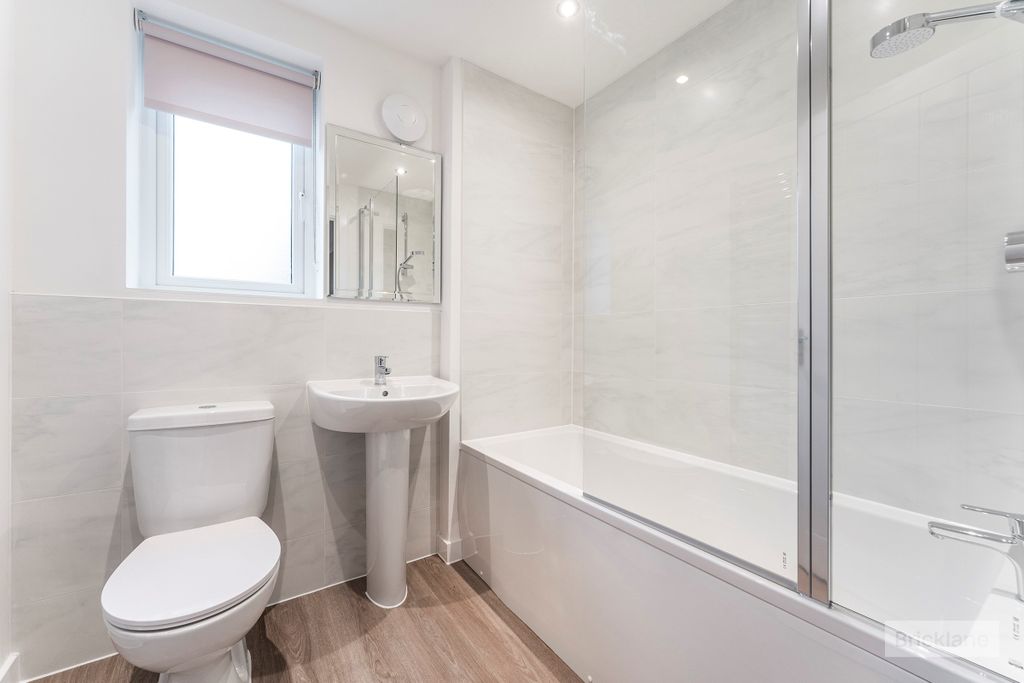 Property photo 3 of 14 Bathroom