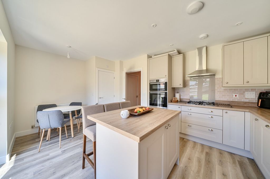 Property photo 3 of 14 1484069-21-6A3E89...