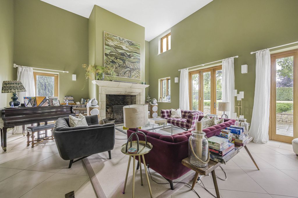 Property photo 1 of 33