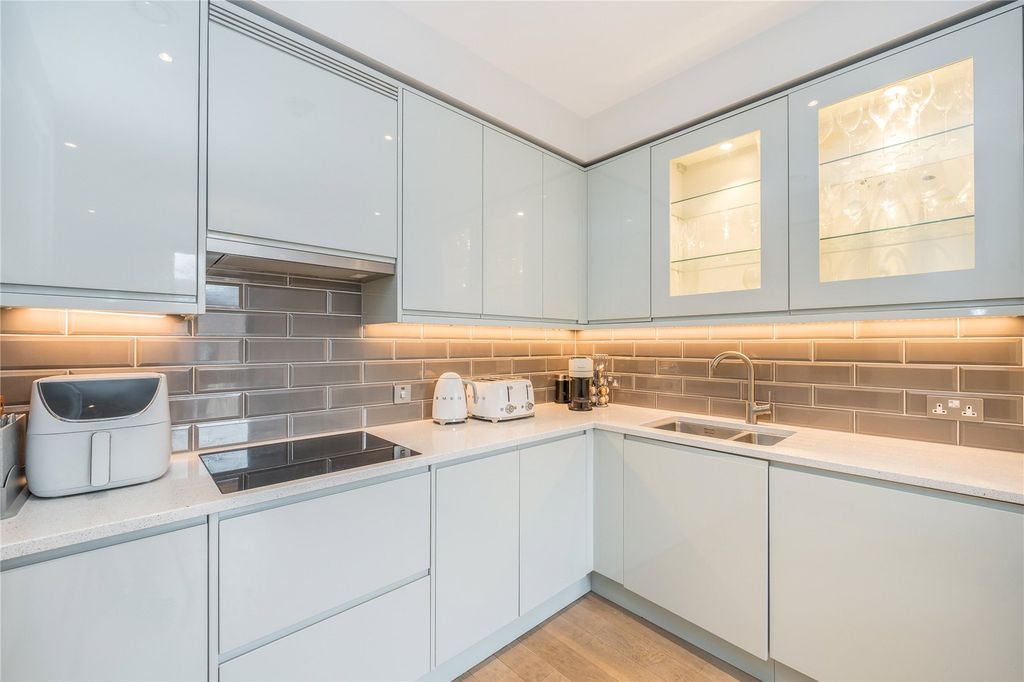 Property photo 2 of 5 Picture No. 30