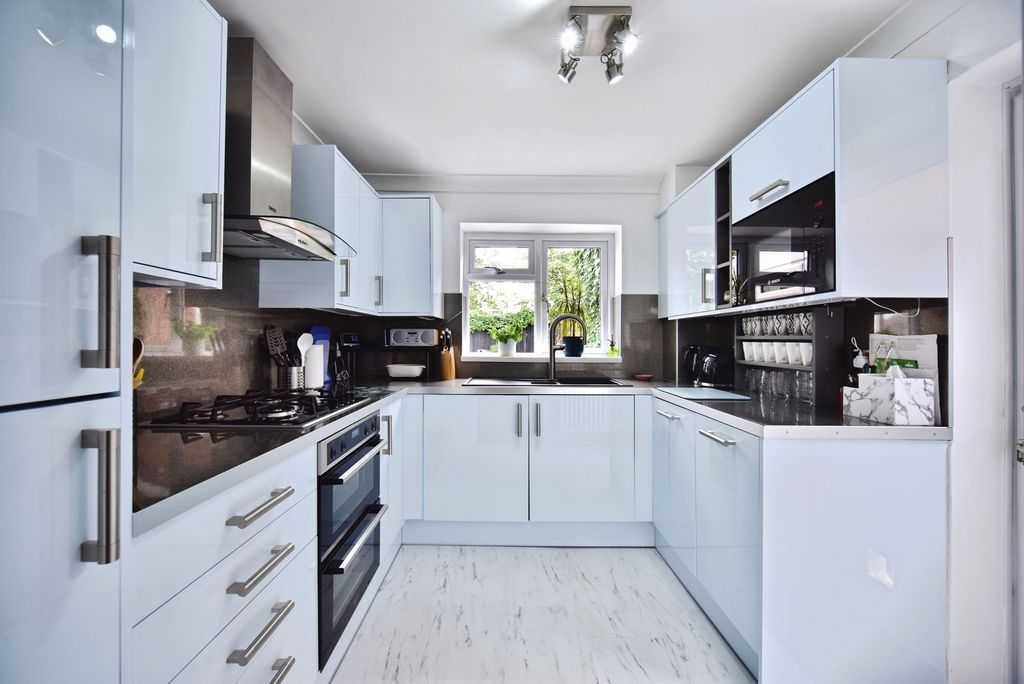 Property photo 2 of 18 Pbox-Img.Jpg
