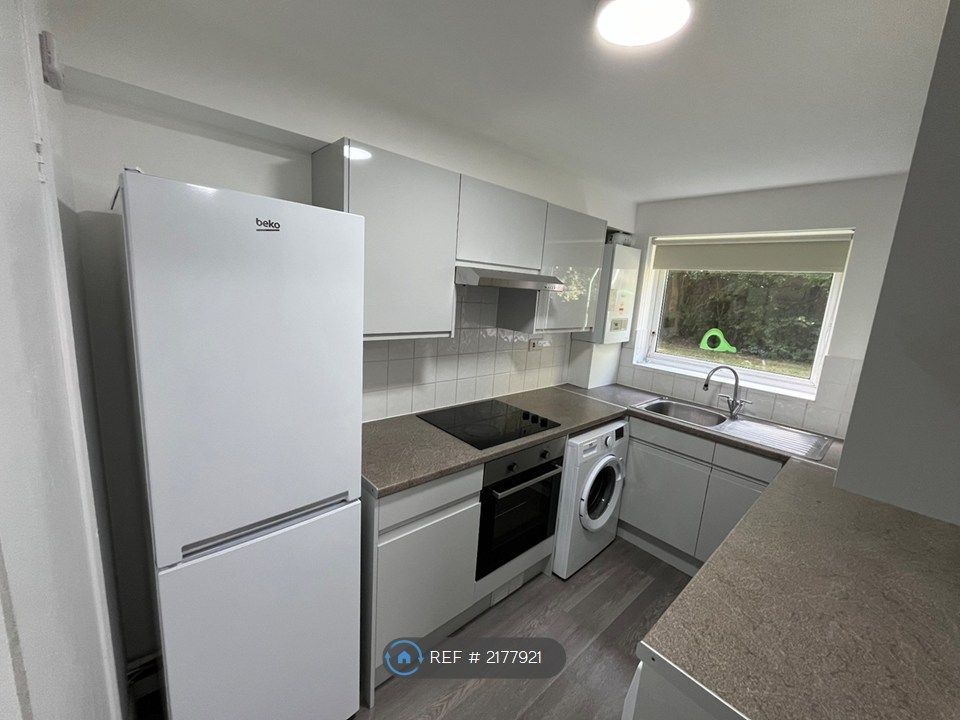 Property photo 2 of 7 Kitchen