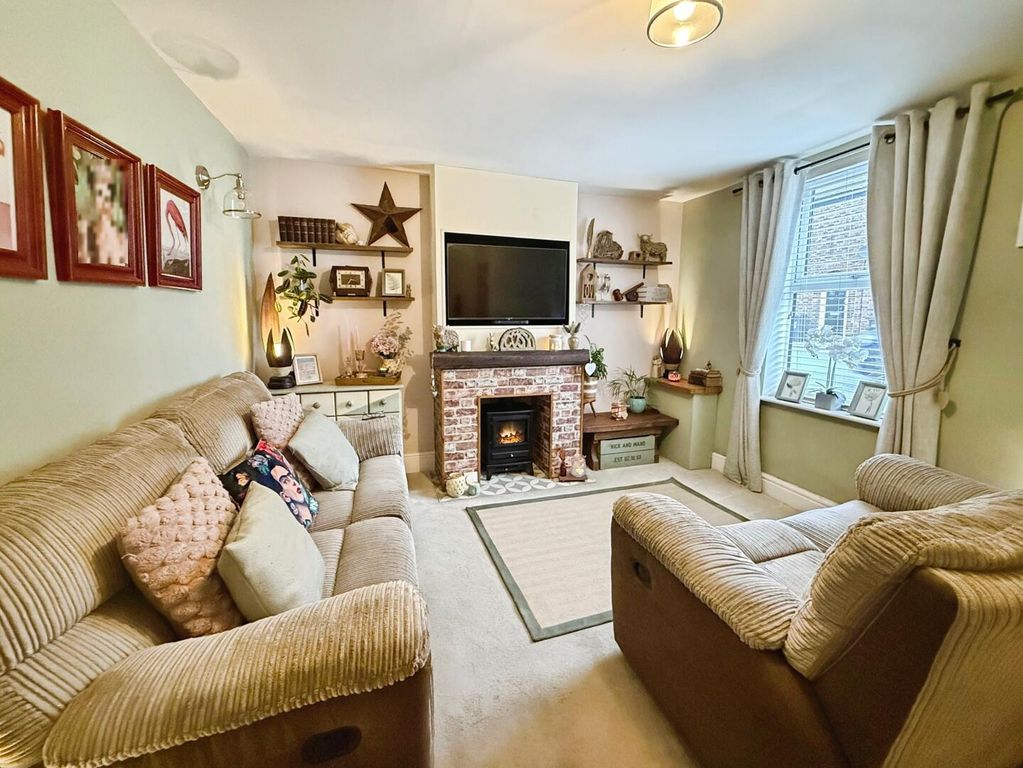 Property photo 2 of 16 Living Room