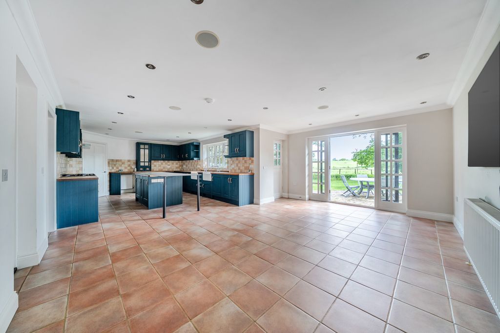 Property photo 3 of 14