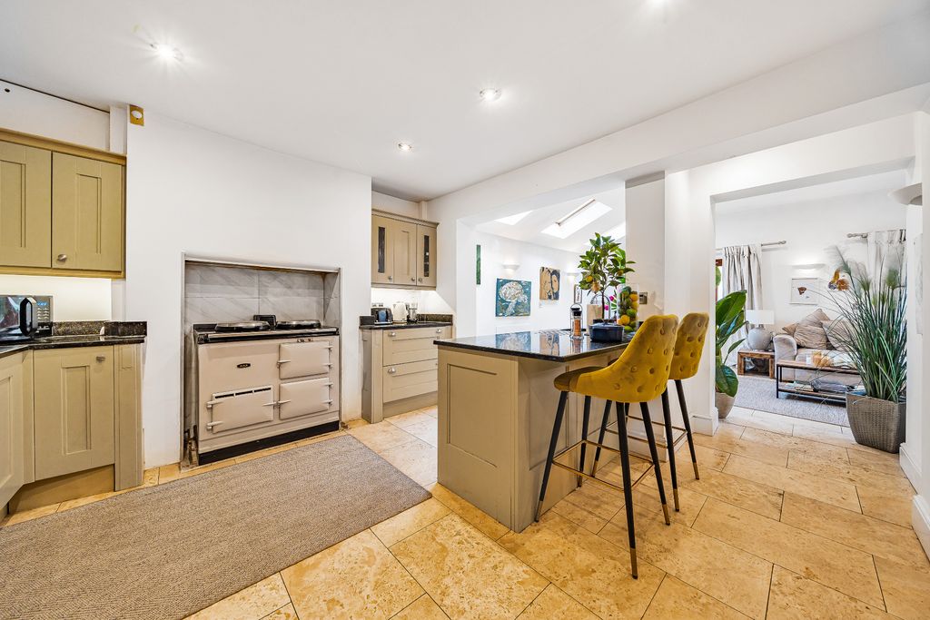 Property photo 2 of 22