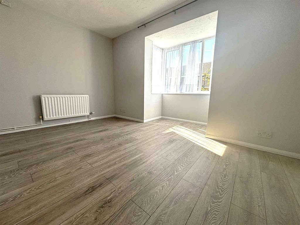 Property photo 3 of 5 Lounge 3 New.Jpg