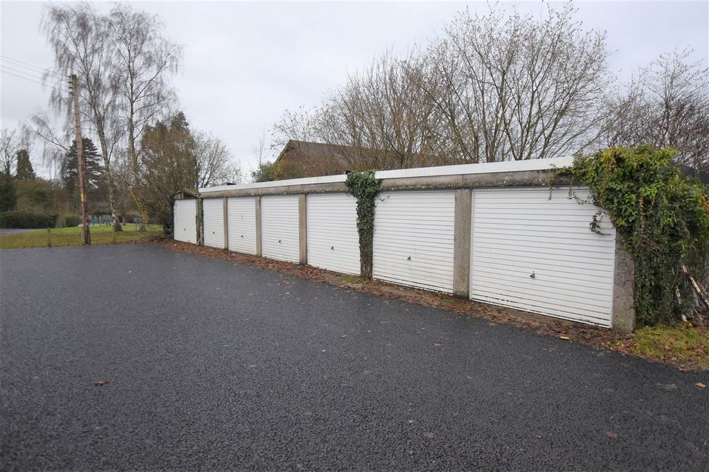 Property photo 1 of 1 Field House Garages Jan 2023 (3).Jpg