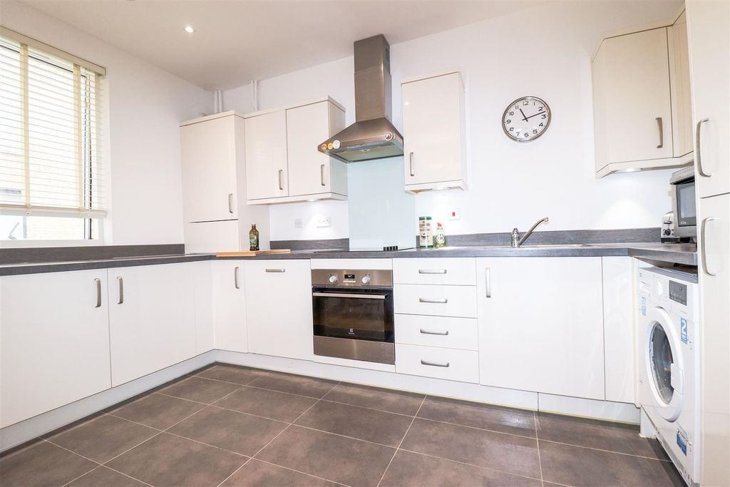 Property photo 3 of 14 Kitchen_A_Img_2176.Jpg