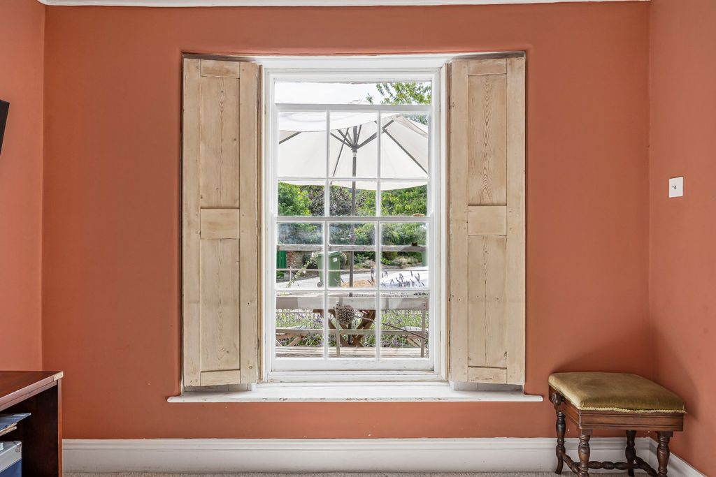 Property photo 2 of 27 Shutters