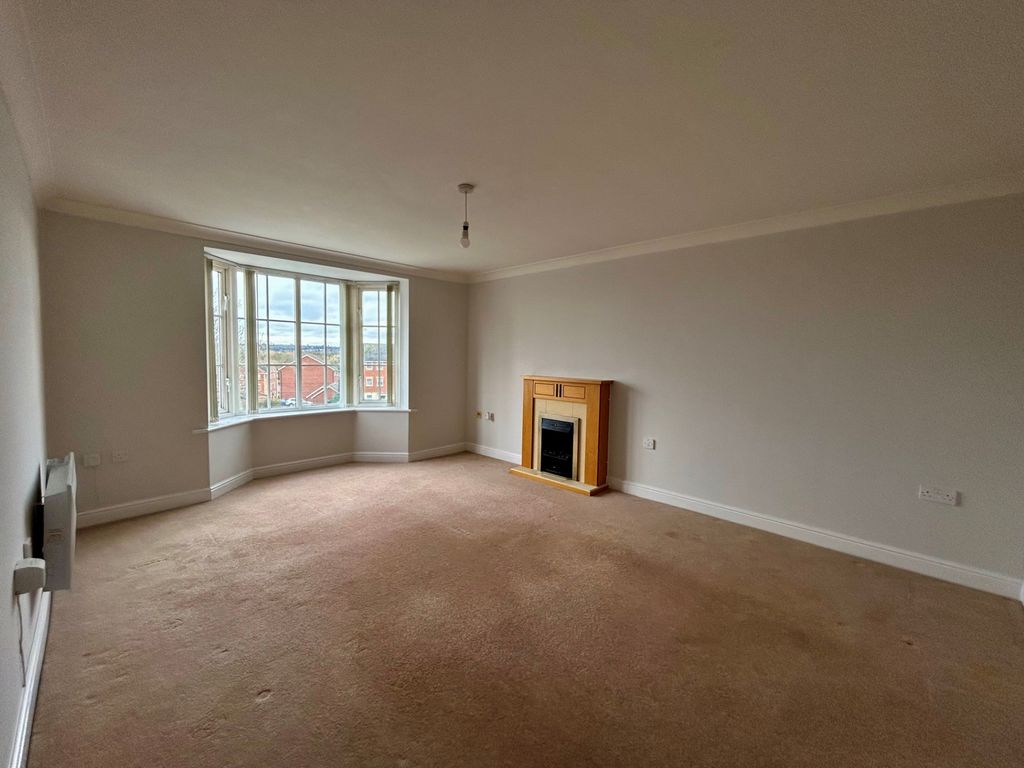 Property photo 2 of 6 7 Farnborough Drive