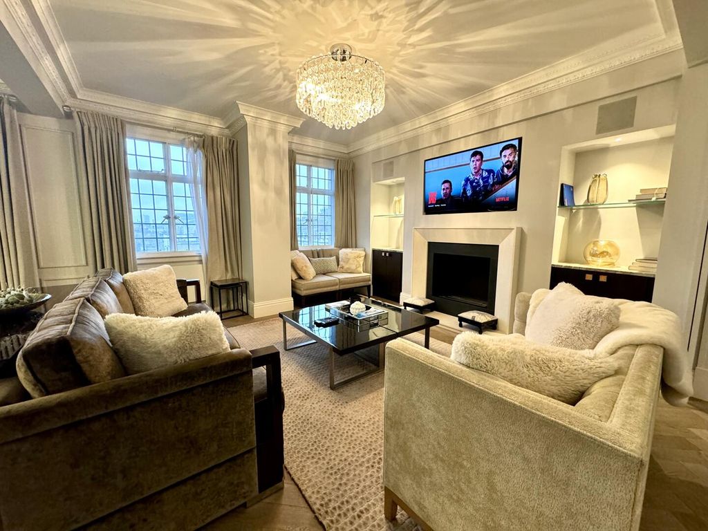 Property photo 1 of 17 Living Room